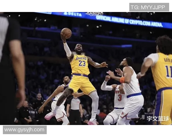 詹姆斯全能表现助湖人加时逆转勇士成功晋级季后赛